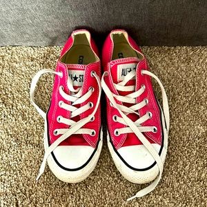 Women’s dark pink Converse All Star ⭐️